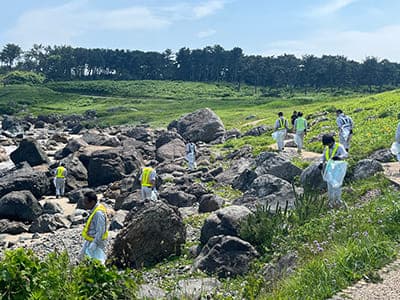 種差海岸清掃活動を行いました。